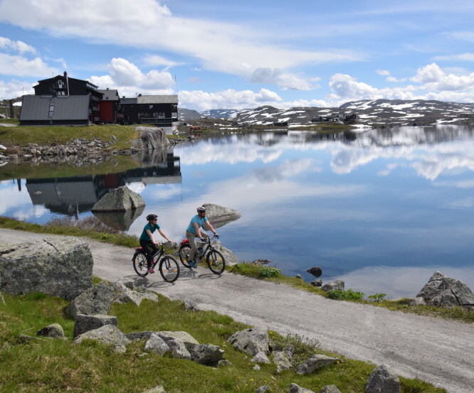 På Norges tak, mer eller mindre. Med pedalkraft over Rallarvegen. Foto: Mari Bareksten/Magasinet Reiselyst På Norges tak, mer eller mindre. Med pedalkraft over Rallarvegen. Foto: Mari Bareksten/Magasinet Reiselyst