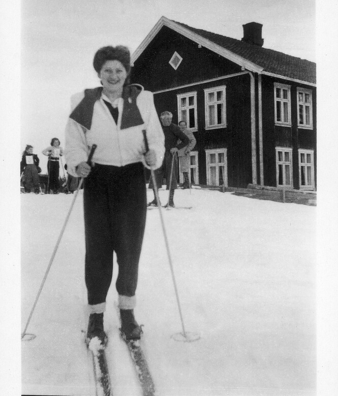 NORSKE TRADISJONER: Fanny Raskow var svært glad i å gå på tur i skog og mark, og gjerne med ski på beina. Etter krigen fikk ekteparet Raskow seg hytte i Valdres. FOTO: Privat NORSKE TRADISJONER: Fanny Raskow var svært glad i å gå på tur i skog og mark, og gjerne med ski på beina. Etter krigen fikk ekteparet Raskow seg hytte i Valdres. FOTO: Privat