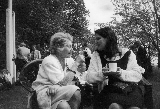 ÅPNET OPP: Fanny Raskow med barnebarnet Trine Levin. På sine eldre dager åpnet Fanny opp om det hun hadde opplevd og snakket om tapet av de hun hadde mistet. FOTO: Privat ÅPNET OPP: Fanny Raskow med barnebarnet Trine Levin. På sine eldre dager åpnet Fanny opp om det hun hadde opplevd og snakket om tapet av de hun hadde mistet. FOTO: Privat