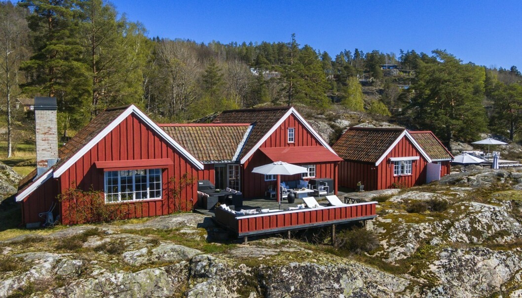 <strong>VED SJØEN:</strong> Hytta har vært eid av en familien i en årrekke. Foto: zOvenfra <strong>VED SJØEN:</strong> Hytta har vært eid av en familien i en årrekke. Foto: zOvenfra