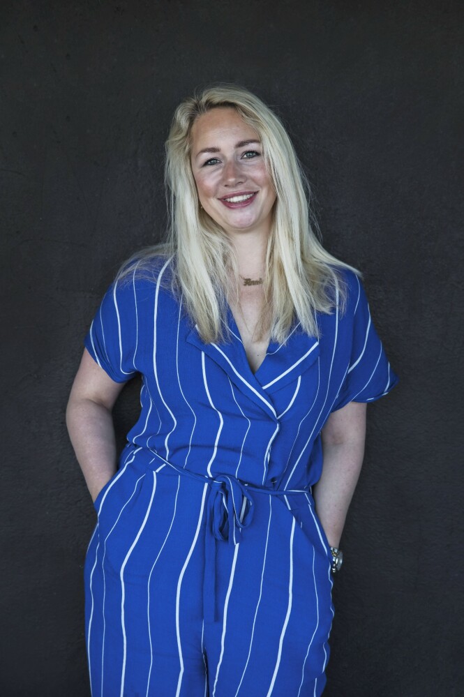 Ann-Lie har malt alt hvitt, selv om hun er glad i farger. Det minimalistiske sommerhuset innbyr til ro og enkelhet. FOTO: Christina Kayser O. Ann-Lie har malt alt hvitt, selv om hun er glad i farger. Det minimalistiske sommerhuset innbyr til ro og enkelhet. FOTO: Christina Kayser O.