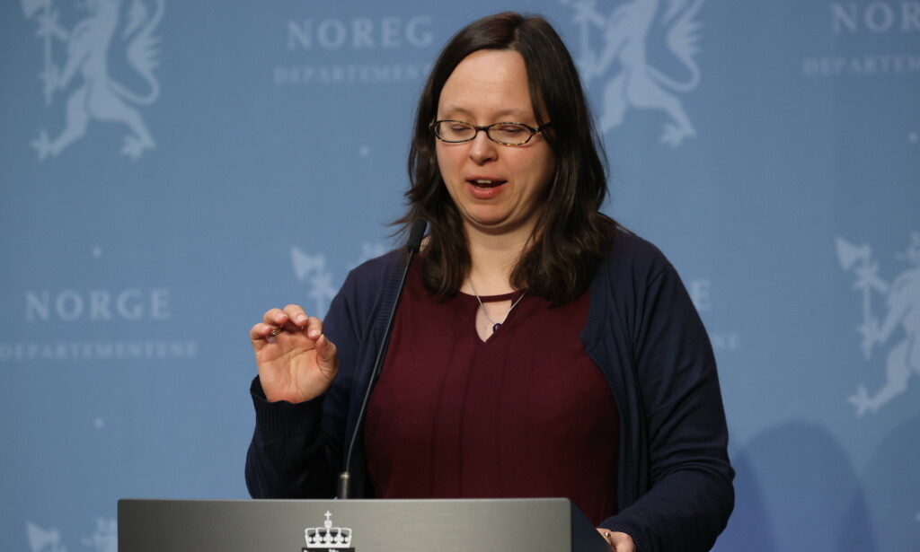 EKSPERTGRUPPE: Rapporten om sikkerheten rundt Smittestopp-appen fra Folkehelseinstituttet har blitt vurdert av en uavhengig ekspertgruppe, gruppens leder Jeanine Lilleng legger fram hovedkonklusjonene på pressekonferansen.
Foto: Ørn E. Borgen / NTB scanpix EKSPERTGRUPPE: Rapporten om sikkerheten rundt Smittestopp-appen fra Folkehelseinstituttet har blitt vurdert av en uavhengig ekspertgruppe, gruppens leder Jeanine Lilleng legger fram hovedkonklusjonene på pressekonferansen.
Foto: Ørn E. Borgen / NTB scanpix