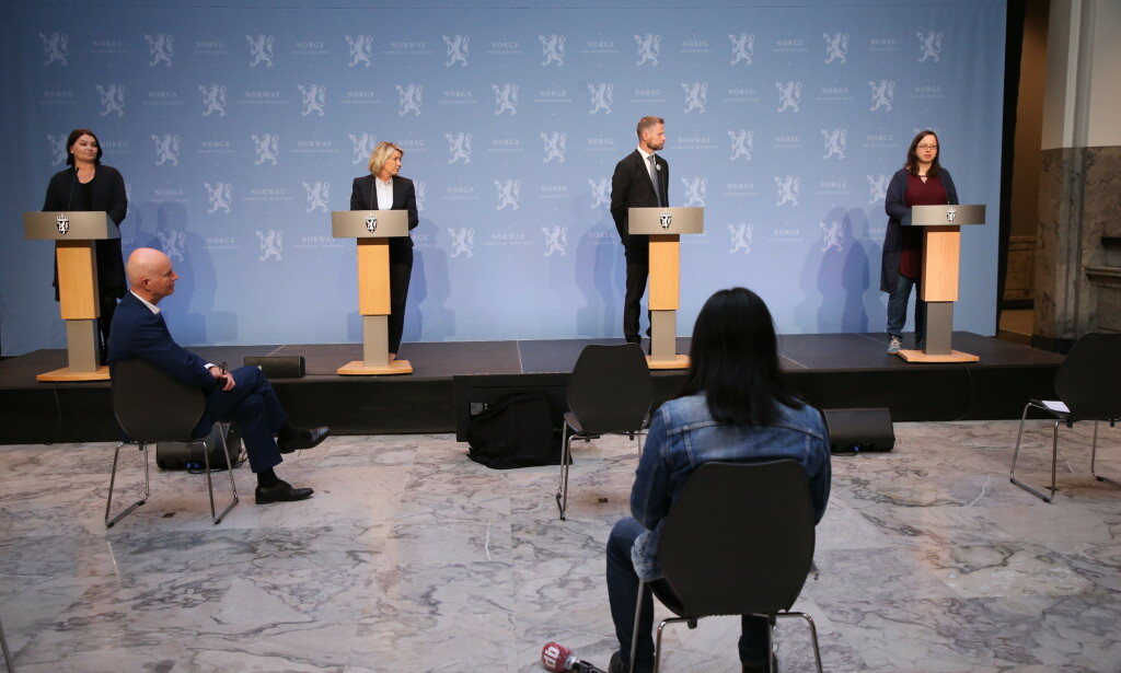 PRESSEKONFERANSE: Fra venstre: Fungerende assisterende direktør ved Folkehelseinstituttet, Gun Peggy Knudsen, justis- og beredskapsminister Monica Mæland, helse- og omsorgsminister Bent Høie og leder av ekspertgruppa Jeanine Lilleng. Foto: Ørn E. Borgen / NTB scanpix PRESSEKONFERANSE: Fra venstre: Fungerende assisterende direktør ved Folkehelseinstituttet, Gun Peggy Knudsen, justis- og beredskapsminister Monica Mæland, helse- og omsorgsminister Bent Høie og leder av ekspertgruppa Jeanine Lilleng. Foto: Ørn E. Borgen / NTB scanpix