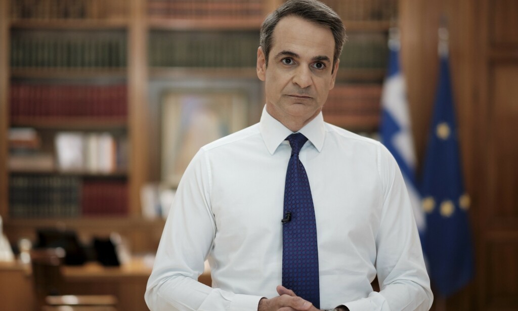 TALE: Hellas' statsminister Kyriakos Mitsotakis taler til nasjonen i en TV-sendt tale onsdag kveld. Foto: Dimitris Papamitsos/Greek Prime Minister's Office via AP TALE: Hellas' statsminister Kyriakos Mitsotakis taler til nasjonen i en TV-sendt tale onsdag kveld. Foto: Dimitris Papamitsos/Greek Prime Minister's Office via AP