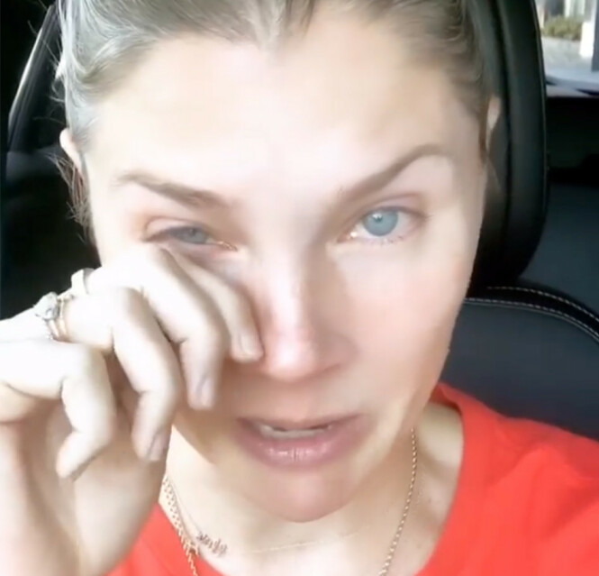 <strong>TIL TÅRENE:</strong> Amanda Kloots begynte å gråte da hun fortalte om ektemannens forverrede tilstand. Foto: Amanda Kloots/Instagram <strong>TIL TÅRENE:</strong> Amanda Kloots begynte å gråte da hun fortalte om ektemannens forverrede tilstand. Foto: Amanda Kloots/Instagram