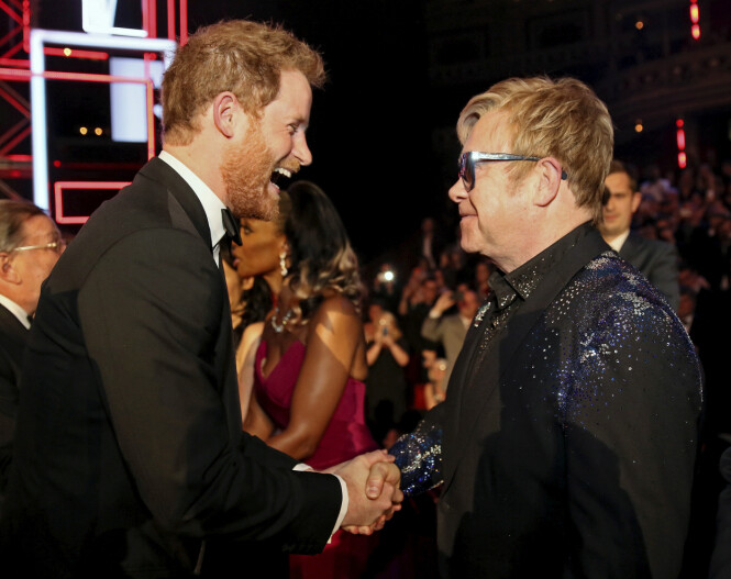GOD STEMNING: Prins Harry og Elton John skal være gode venner. Foto: NTB Scanpix GOD STEMNING: Prins Harry og Elton John skal være gode venner. Foto: NTB Scanpix