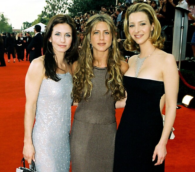 IKONISK TRIO: Courteney Cox, Jennifer Aniston og Lisa Kudrow under SAG Awards i 2000. Foto: NTB Scanpix IKONISK TRIO: Courteney Cox, Jennifer Aniston og Lisa Kudrow under SAG Awards i 2000. Foto: NTB Scanpix