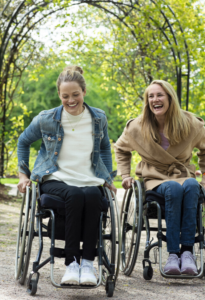 STERKE SAMMEN: - Det er minner som handler om å stå i det samme - og at vi skulle ta de små skrittene tilbake til samfunnet sammen. Det var oss to mot verden. FOTO: Astrid Waller STERKE SAMMEN: - Det er minner som handler om å stå i det samme - og at vi skulle ta de små skrittene tilbake til samfunnet sammen. Det var oss to mot verden. FOTO: Astrid Waller