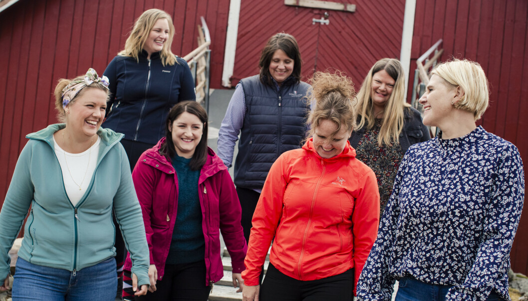 GJENGEN: En glad gjeng på låvebrua hos Mona.
Bak fra venstre: Trine, Hanne og Mette.
Foran fra venstre: Andrine, Heidi, Vibeke og Mona.
Alle damene er medlem av Saksumdal Helselag, som er et lokallag av Nasjonalforeningen for folkehelsen. FOTO: Astrid Waller GJENGEN: En glad gjeng på låvebrua hos Mona.
Bak fra venstre: Trine, Hanne og Mette.
Foran fra venstre: Andrine, Heidi, Vibeke og Mona.
Alle damene er medlem av Saksumdal Helselag, som er et lokallag av Nasjonalforeningen for folkehelsen. FOTO: Astrid Waller
