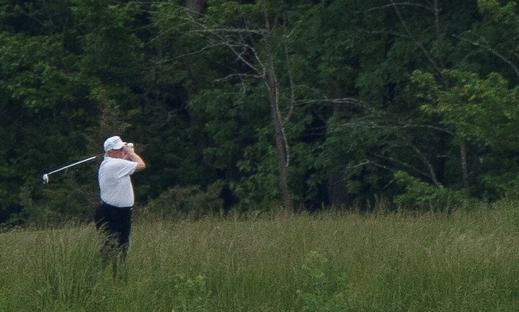 PÅ GOLFBANEN: USAs president, Donald Trump, brukte tid på å spille golf i helgen. Foto: REUTERS/Tom Brenner PÅ GOLFBANEN: USAs president, Donald Trump, brukte tid på å spille golf i helgen. Foto: REUTERS/Tom Brenner