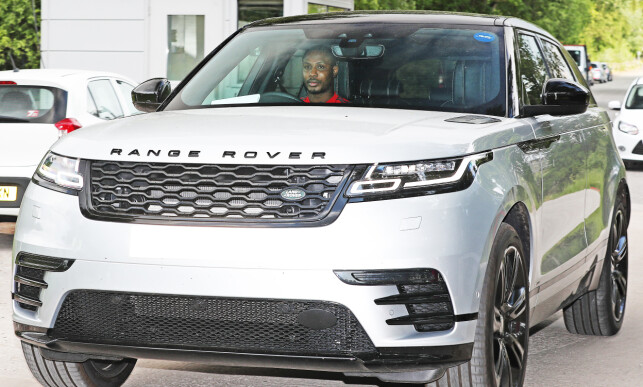 I GANG IGJEN: Odion Ighalo på vei til treningsanlegget Carrington. Foto: NTB scanpix I GANG IGJEN: Odion Ighalo på vei til treningsanlegget Carrington. Foto: NTB scanpix