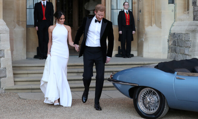 BYTTET: Dette er kjolen hertuginne Meghan hadde på seg på etterfesten. Foto: NTB scanpix BYTTET: Dette er kjolen hertuginne Meghan hadde på seg på etterfesten. Foto: NTB scanpix