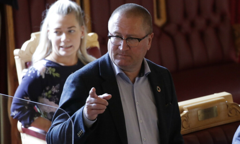 TUNG DAG: Geir Jørgen Bekkevold (KrF) sier han er trist etter at KrF har tapt slaget om bioteknologiloven: Foto: Bjørn Langsem / Dagbladet TUNG DAG: Geir Jørgen Bekkevold (KrF) sier han er trist etter at KrF har tapt slaget om bioteknologiloven: Foto: Bjørn Langsem / Dagbladet