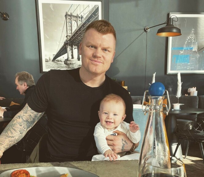 BLANKT NEI: TV 2 forteller at de ikke vil forskjellsbehandle Riise. Pressekontakt Alex Iversen sier at godene Bakke lister opp under her er tilganger alle deltakerne har. Foto: Privat, gjengitt med tillatelse BLANKT NEI: TV 2 forteller at de ikke vil forskjellsbehandle Riise. Pressekontakt Alex Iversen sier at godene Bakke lister opp under her er tilganger alle deltakerne har. Foto: Privat, gjengitt med tillatelse