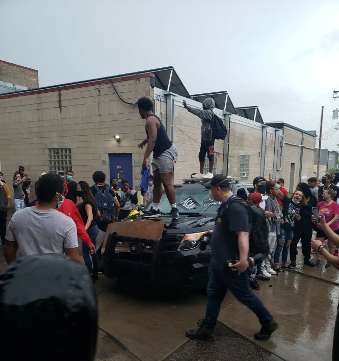 <strong>PROTESTER:</strong> Drapet på George Floyd har skapt store protester og demonstrasjoner i Minneapolis. Foto: Reuters <strong>PROTESTER:</strong> Drapet på George Floyd har skapt store protester og demonstrasjoner i Minneapolis. Foto: Reuters