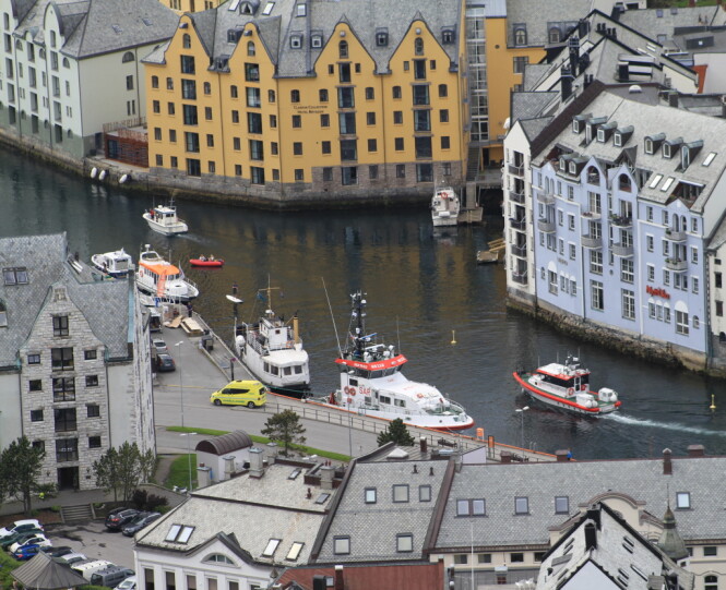 <strong>JUGENDBYEN:</strong> Hotel Brosundet er et gammelt pakkhus som ligger midt i indrefileten av sjarmbomben Ålesund. Her finner du spesielle rom med høy standard og nydelig mat. Foto: hotellet <strong>JUGENDBYEN:</strong> Hotel Brosundet er et gammelt pakkhus som ligger midt i indrefileten av sjarmbomben Ålesund. Her finner du spesielle rom med høy standard og nydelig mat. Foto: hotellet