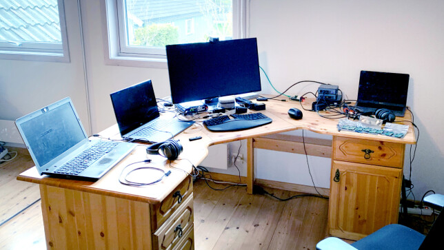 - Den største utfordringen når man jobber med embedded, er at man ofte trenger å ha hardware tilgjengelig, eller at man trenger en hardware-lab for å gjøre noen modifikasjoner, forteller Huddly-utvikler Torleiv Sundre, som nå sitter på hjemmekontor. 📸: Privat - Den største utfordringen når man jobber med embedded, er at man ofte trenger å ha hardware tilgjengelig, eller at man trenger en hardware-lab for å gjøre noen modifikasjoner, forteller Huddly-utvikler Torleiv Sundre, som nå sitter på hjemmekontor. 📸: Privat