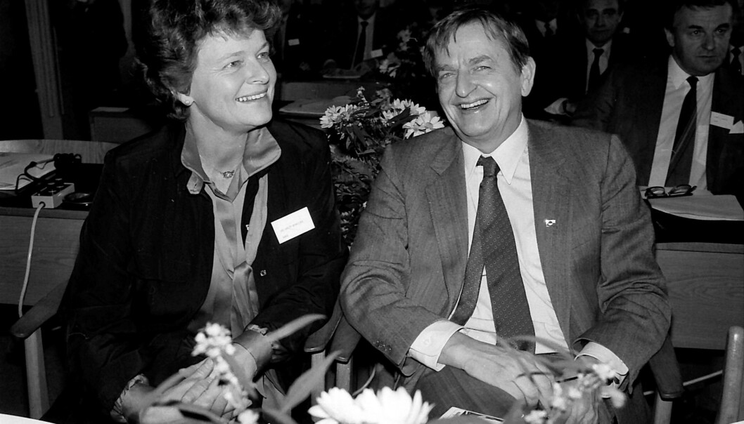 STATSMINISTRE: Norges statsminister Gro Harlem Brundtland sammen med svenskenes statsminister Olof Palme fire uker før han døde. Foto: REX/NTB Scanpix STATSMINISTRE: Norges statsminister Gro Harlem Brundtland sammen med svenskenes statsminister Olof Palme fire uker før han døde. Foto: REX/NTB Scanpix