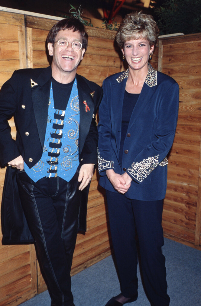 GODE VENNER: Elton John og prinsesse Diana var svært gode venner. Her avbildet i 1993. Foto: NTB scanpix GODE VENNER: Elton John og prinsesse Diana var svært gode venner. Her avbildet i 1993. Foto: NTB scanpix
