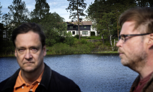 UNDRENDE: John Christian Elden (t.v.) og Jørn Lier Horst har vondt for å forstå at politiet arresterte Tom Hagen. Selve pågripelsen og måten den skjedde på virker svært underlig, sier Elden og Horst. Foto: Henning Lillegård / Dagbladet UNDRENDE: John Christian Elden (t.v.) og Jørn Lier Horst har vondt for å forstå at politiet arresterte Tom Hagen. Selve pågripelsen og måten den skjedde på virker svært underlig, sier Elden og Horst. Foto: Henning Lillegård / Dagbladet