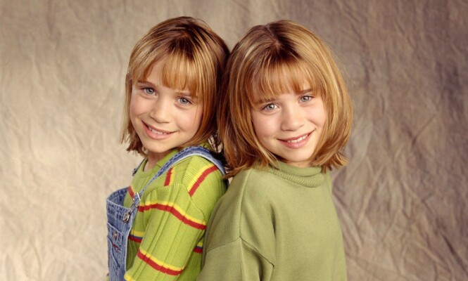 TWO OF A KIND (1998) - MARY-KATE OLSEN - ASHLEY OLSEN. Credit: WARNER BROS. / Album TWO OF A KIND (1998) - MARY-KATE OLSEN - ASHLEY OLSEN. Credit: WARNER BROS. / Album