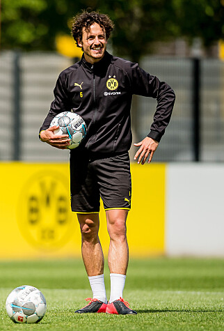 SNAKKER UT: Thomas Delaney mener Erling Braut Haaland kan være en irriterende perfeksjonist. Foto: NTB scanpix SNAKKER UT: Thomas Delaney mener Erling Braut Haaland kan være en irriterende perfeksjonist. Foto: NTB scanpix