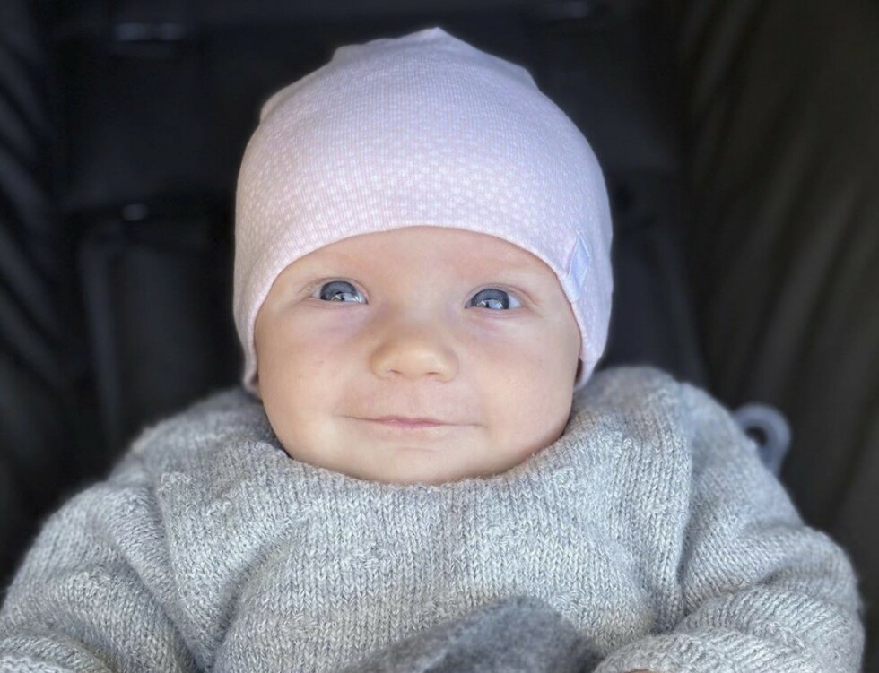 SPESIELT MINNE: Da Fiona ble født lå pappa Bjørn Einar i sengen ved siden av - i boblejakke og med kluter på panna for å få ned feberen. FOTO: Privat SPESIELT MINNE: Da Fiona ble født lå pappa Bjørn Einar i sengen ved siden av - i boblejakke og med kluter på panna for å få ned feberen. FOTO: Privat