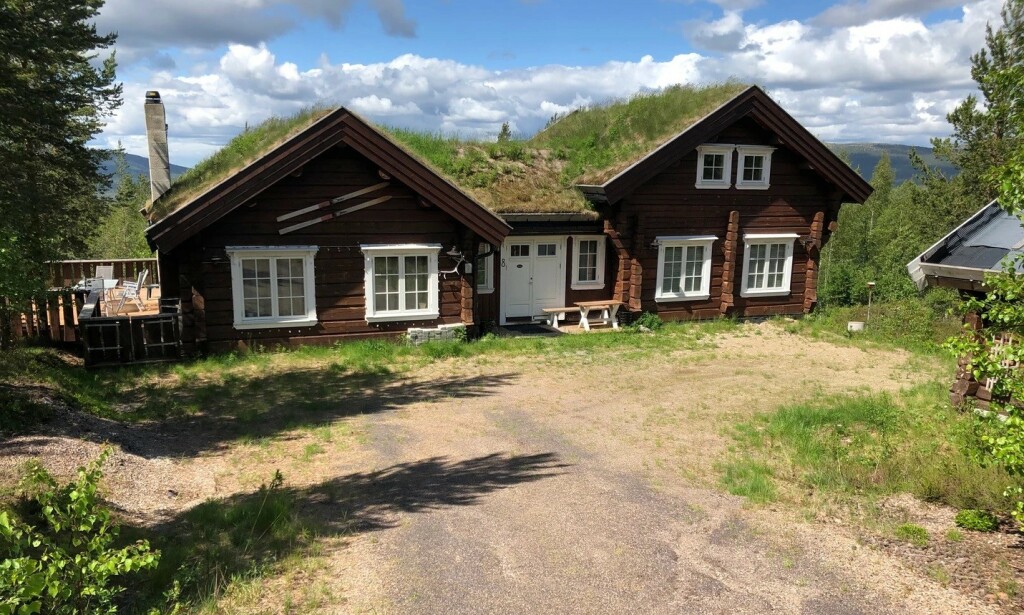 SOLGT TIL EKTEPAR: Hytta befinner seg like over svenskegrensa, og ble solgt til et svensk par. Foto: Privat SOLGT TIL EKTEPAR: Hytta befinner seg like over svenskegrensa, og ble solgt til et svensk par. Foto: Privat