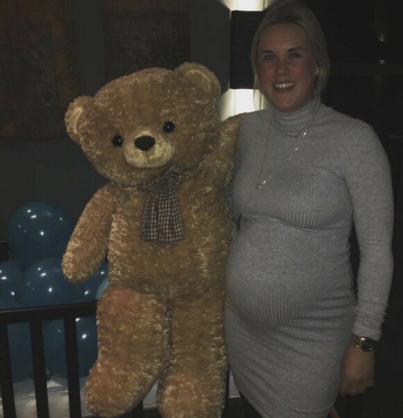 BABYSHOWER: Martine gikk stadig lenger over tiden med Fiona, og til slutt ba hun om å få fødselen satt i gang. FOTO: Privat BABYSHOWER: Martine gikk stadig lenger over tiden med Fiona, og til slutt ba hun om å få fødselen satt i gang. FOTO: Privat