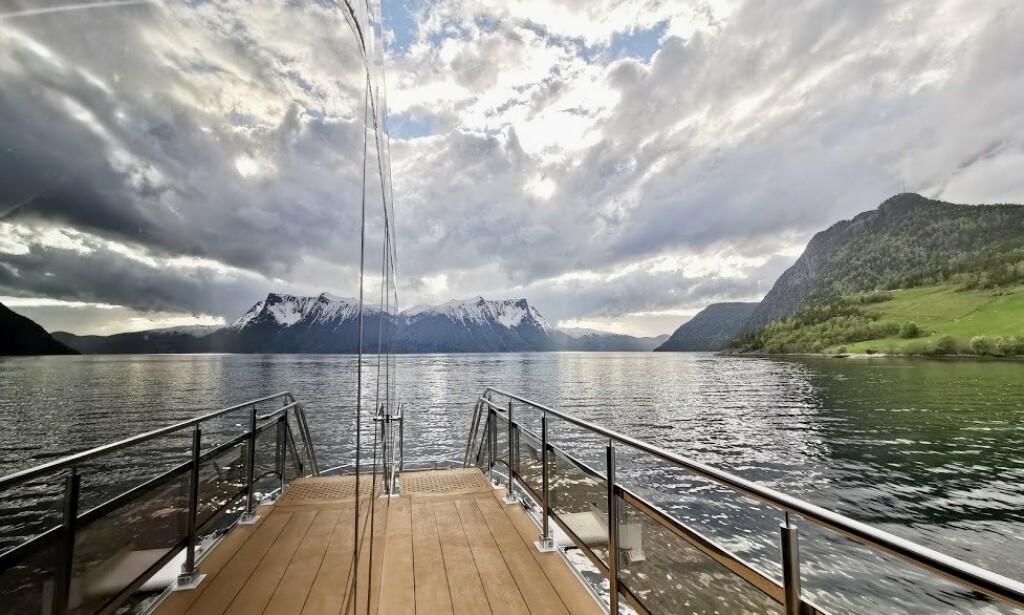 image: Nordlys? Nei takk. Nå vil vi ha grønt fjordlys image: Nordlys? Nei takk. Nå vil vi ha grønt fjordlys
