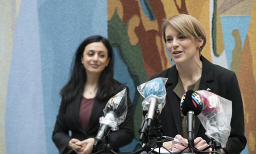 SKUFFET: SVs Kari Elisabeth Kaski og Aps Hadia Tajik er skuffet over manglende støtte til utbyttebegrensninger fra Senterpartiet og Fremskrittspartiet. Foto: Terje Bendiksby / NTB scanpix SKUFFET: SVs Kari Elisabeth Kaski og Aps Hadia Tajik er skuffet over manglende støtte til utbyttebegrensninger fra Senterpartiet og Fremskrittspartiet. Foto: Terje Bendiksby / NTB scanpix