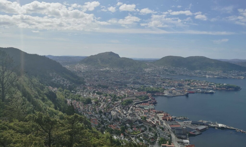 BERGEN: I Bergen er det 23 grader nå, forteller meteorologen. Her er fra Sandviksfjellet i dag. Foto: Hilde Staalesen Lilleøren BERGEN: I Bergen er det 23 grader nå, forteller meteorologen. Her er fra Sandviksfjellet i dag. Foto: Hilde Staalesen Lilleøren
