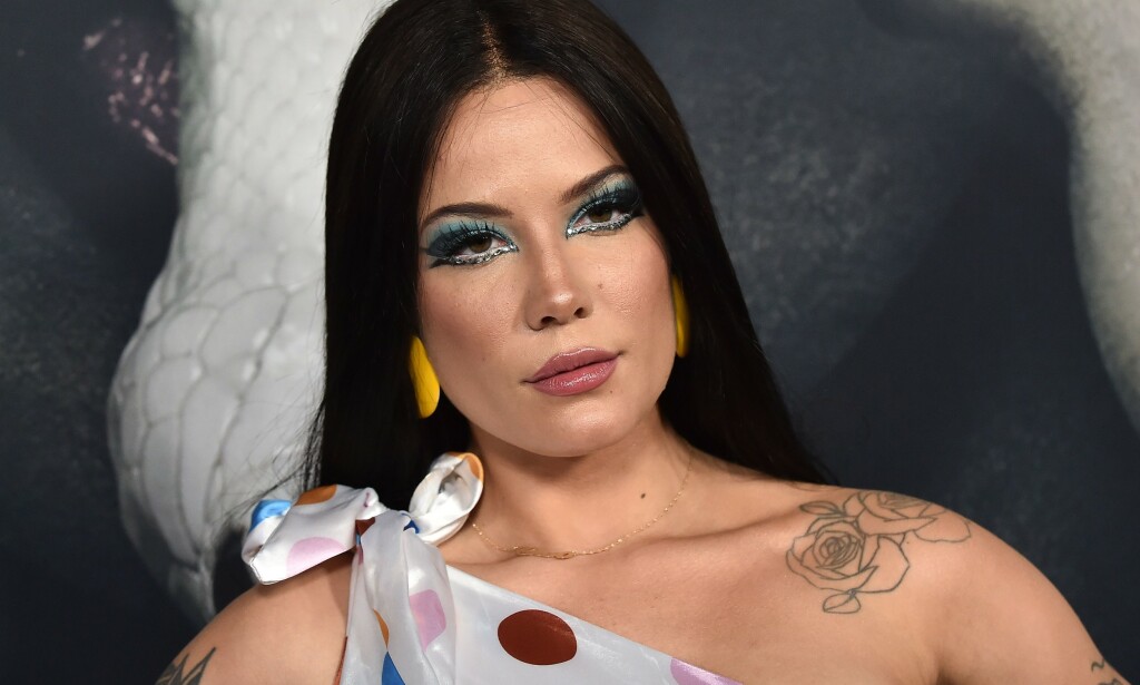 HEVDER HUN BLE SKUTT: Halsey forteller på Twitter at hun ble skutt på med gummikuler av politiet under demonstrasjon. Foto: NTB scanpix HEVDER HUN BLE SKUTT: Halsey forteller på Twitter at hun ble skutt på med gummikuler av politiet under demonstrasjon. Foto: NTB scanpix