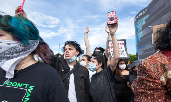 PROTESTERTE: Yungblood og Halsey fotografert lørdag. Foto: NTB scanpix PROTESTERTE: Yungblood og Halsey fotografert lørdag. Foto: NTB scanpix