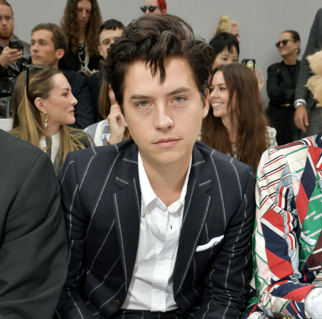 FREDFULL DEMONSTRASJON: Cole Sprouse ble arrestert, men sier at det ikke var noe ille i forhold til andre i demonstrasjonene som ble det samme. Foto: NTB Scanpix FREDFULL DEMONSTRASJON: Cole Sprouse ble arrestert, men sier at det ikke var noe ille i forhold til andre i demonstrasjonene som ble det samme. Foto: NTB Scanpix