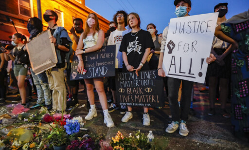 STORT ENGASJEMENT: Tusenvis av amerikanere tar til gatene for å hedre George Floyd og vise sin avsky mot rasisme. Foto: NTB Scanpix STORT ENGASJEMENT: Tusenvis av amerikanere tar til gatene for å hedre George Floyd og vise sin avsky mot rasisme. Foto: NTB Scanpix