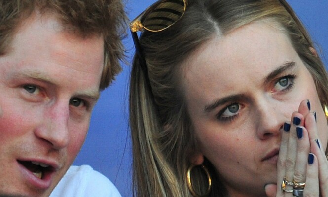 OFFENTLIG FORHOLD: Harry og Cressida ble fotografert sammen utallige ganger, men holdt likevel en forholdsvis lav profil. Her sammen i 2014 før de gikk hver til sitt. Foto: NTB Scanpix OFFENTLIG FORHOLD: Harry og Cressida ble fotografert sammen utallige ganger, men holdt likevel en forholdsvis lav profil. Her sammen i 2014 før de gikk hver til sitt. Foto: NTB Scanpix