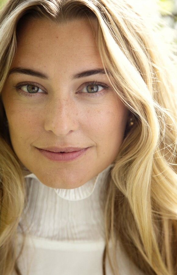– Jeg kan godt være hun vanlige jenta som ikke er ekstrem på noen om råder, sier Marte
Bratberg, som i vår har vært å se i tv-programmet «Kompani Lauritzen». Bluse fra Givenchy hos Høyer Eger og øredobber fra Glitter. FOTO: Julie Pike – Jeg kan godt være hun vanlige jenta som ikke er ekstrem på noen om råder, sier Marte
Bratberg, som i vår har vært å se i tv-programmet «Kompani Lauritzen». Bluse fra Givenchy hos Høyer Eger og øredobber fra Glitter. FOTO: Julie Pike