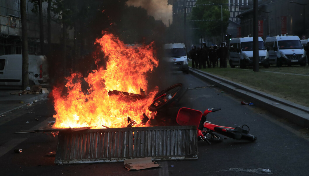 STARTER BRANNER: Demonstrantene satte blant annet fyr på sykler i Paris. Foto: NTB Scanpix STARTER BRANNER: Demonstrantene satte blant annet fyr på sykler i Paris. Foto: NTB Scanpix