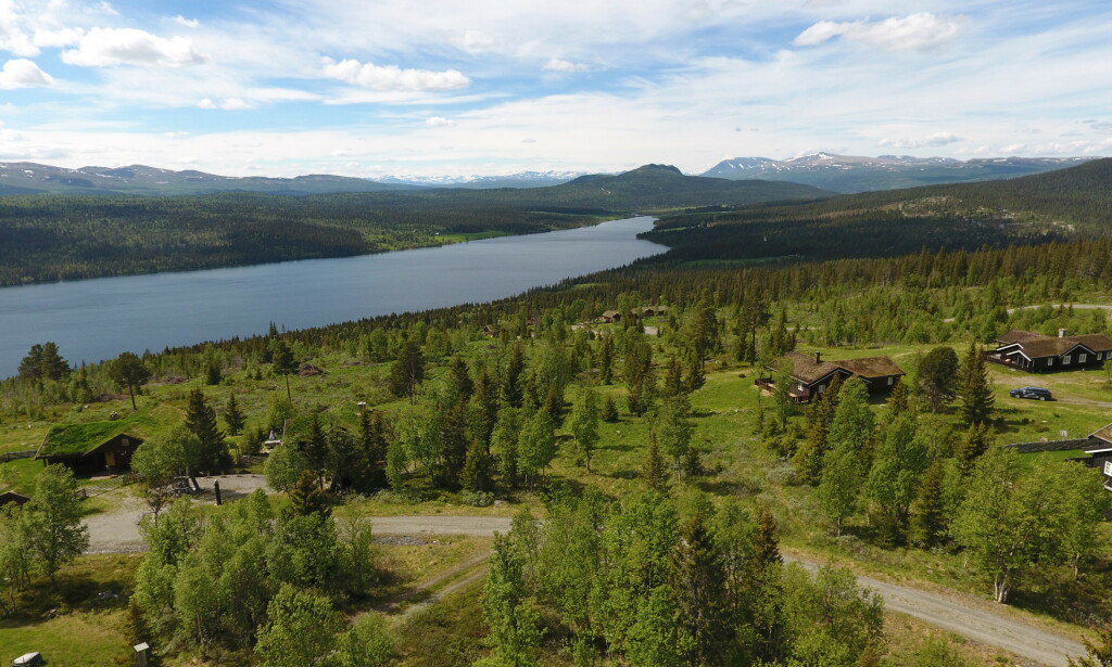 IDYLL: Hytteområdet Toppagrenda har solrik beliggenhet og fantastisk utsikt over Gålåvatnet, Jotunheimen og Rondane. IDYLL: Hytteområdet Toppagrenda har solrik beliggenhet og fantastisk utsikt over Gålåvatnet, Jotunheimen og Rondane.