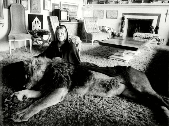 DU OG JEG, NEIL: Dakotas mor Melanie Griffith, som tenåring hjemme i Sherman Oaks i California. FOTO: NTB Scanpix DU OG JEG, NEIL: Dakotas mor Melanie Griffith, som tenåring hjemme i Sherman Oaks i California. FOTO: NTB Scanpix