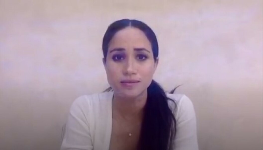 ENGASJERT: Hertuginne Meghan, som bor i Los Angeles med mann og barn, viste ingen nåde i videoen som ble publisert på nettstedet Essence. FOTO: Skjermdump fra Essence-video ENGASJERT: Hertuginne Meghan, som bor i Los Angeles med mann og barn, viste ingen nåde i videoen som ble publisert på nettstedet Essence. FOTO: Skjermdump fra Essence-video