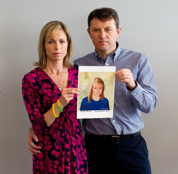 FULLT FOKUS PÅ DATTEREN: Kate og Gerry McCann har viet livene sine til å finne ut hva det var som skjedde med datteren. Dette bildet er fra 2012, og foreldrene viser frem et manipulert bilde av datteren slik hun antas å kunne ha sett ut som niåring. FOTO: NTB scanpix FULLT FOKUS PÅ DATTEREN: Kate og Gerry McCann har viet livene sine til å finne ut hva det var som skjedde med datteren. Dette bildet er fra 2012, og foreldrene viser frem et manipulert bilde av datteren slik hun antas å kunne ha sett ut som niåring. FOTO: NTB scanpix