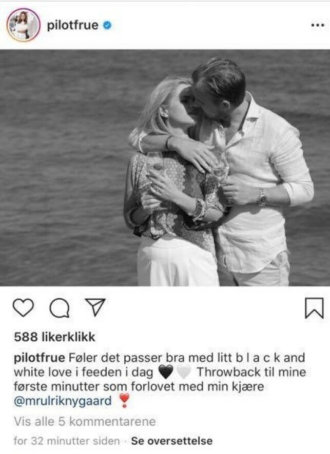KRITISERES: Etter at Julianne Nygård delte et bilde av seg selv og ektemannen med denne bildeteksten så flere av følgerene hennes rødt. Foto: Skjermdump fra Instagram/pilotfrue KRITISERES: Etter at Julianne Nygård delte et bilde av seg selv og ektemannen med denne bildeteksten så flere av følgerene hennes rødt. Foto: Skjermdump fra Instagram/pilotfrue