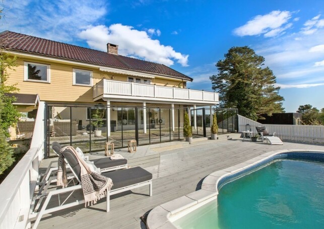 UTEOMRÅDE: Tomta til Åge Sten Nilsen inneholder et svømmebasseng. Foto: Jon Lundeby/Inviso UTEOMRÅDE: Tomta til Åge Sten Nilsen inneholder et svømmebasseng. Foto: Jon Lundeby/Inviso