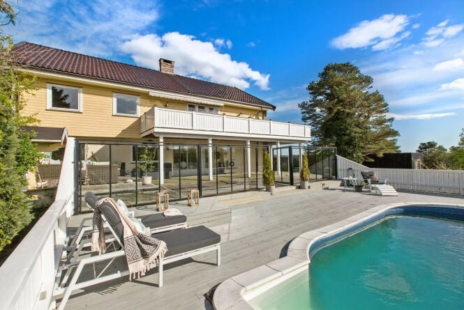 UTEOMRÅDE: Tomten til Åge Sten Nilsen inneholder et svømmebasseng. Foto: Jon Lundeby/Inviso UTEOMRÅDE: Tomten til Åge Sten Nilsen inneholder et svømmebasseng. Foto: Jon Lundeby/Inviso