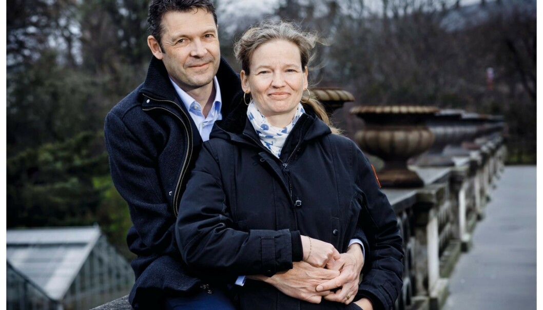 Peter vek aldri fra Rikkes side da hun var syk. Han er forsker som henne, og fordypet seg i konas tilstand. Foto: Claus Boesen Peter vek aldri fra Rikkes side da hun var syk. Han er forsker som henne, og fordypet seg i konas tilstand. Foto: Claus Boesen