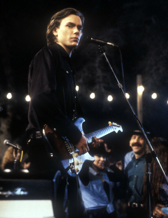 MUSIKER: River Phoenix spilte i bandet Alleka's Attic. Her en musikkscene fra filmen «Thing Called Love» fra 1993. Det skulle bli hans nest siste film. FOTO: NTB Scanpix MUSIKER: River Phoenix spilte i bandet Alleka's Attic. Her en musikkscene fra filmen «Thing Called Love» fra 1993. Det skulle bli hans nest siste film. FOTO: NTB Scanpix