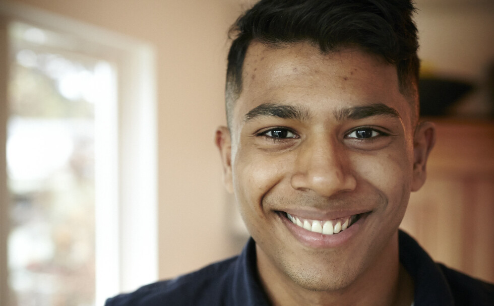 Flyktet alene: Thanusan Hovind Thanbalasingam var ti år gammel da han flyktet alene til Norge fra borgerkrigen på Sri Lanka. - Hadde jeg blitt der, tror jeg at jeg hadde blitt barnesoldat, sier han. Flyktet alene: Thanusan Hovind Thanbalasingam var ti år gammel da han flyktet alene til Norge fra borgerkrigen på Sri Lanka. - Hadde jeg blitt der, tror jeg at jeg hadde blitt barnesoldat, sier han.