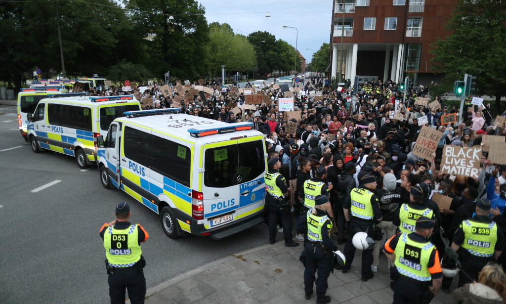 MALMÖ TORSDAG: Over 3 000 demonstranter samlet seg i Sør-Sveriges største by i går. Foto: Andreas Hillergren, TT / NTB Scanpix. MALMÖ TORSDAG: Over 3 000 demonstranter samlet seg i Sør-Sveriges største by i går. Foto: Andreas Hillergren, TT / NTB Scanpix.